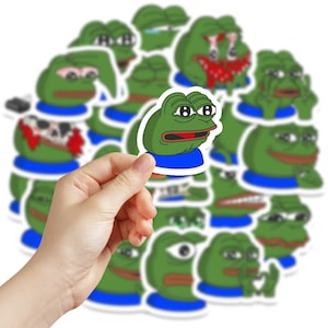 Op de afbeelding: Een set van 15 groene kikker stickers met verschillende uitdrukkingen. De stickers zijn gedrukt op wit papier en hebben een glanzende afwerking.