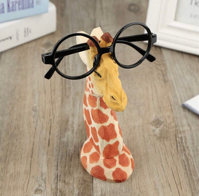 Accessoires Zonnebrillen & Eyewear Brillenstandaarden OurLittleFairytale Creative Wood Hand Carved Eyeglass Holder Handmade Nose Giraffe Stand for Office Desk Home Decor Gifts 