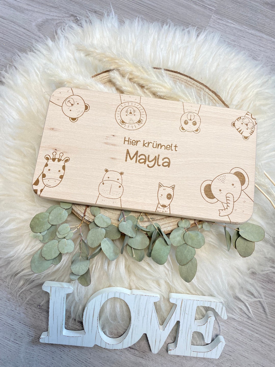 Personalisiertes Frühstücksbrettchen 'Löwe Hier Krümelt' Mit Namen - Kinder Brotzeitbrett Aus Erlenholz