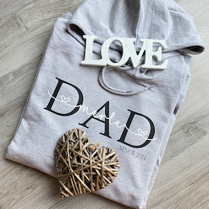 Papa Hoodie Dad Hoodie Kindernamen personalisiertes Vatertagsgeschenk personalisierter Dad Hoodie DAD Hoodie Bild 1