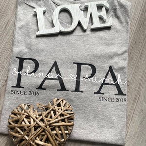 Papa T-Shirt Dad Shirt Kindernamen personalisiertes Vatertagsgeschenk personalisiertes Papa T-Shirt Papa Statementshirt DAD Shirt Bild 3