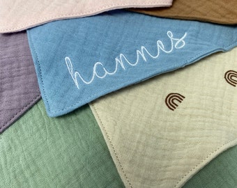 Personaliserbare Halstücher | Musselin | Lätzchen | personalisiert | Regenbogen | Rainbow | verschiedene Farben | gestickt | bestickt