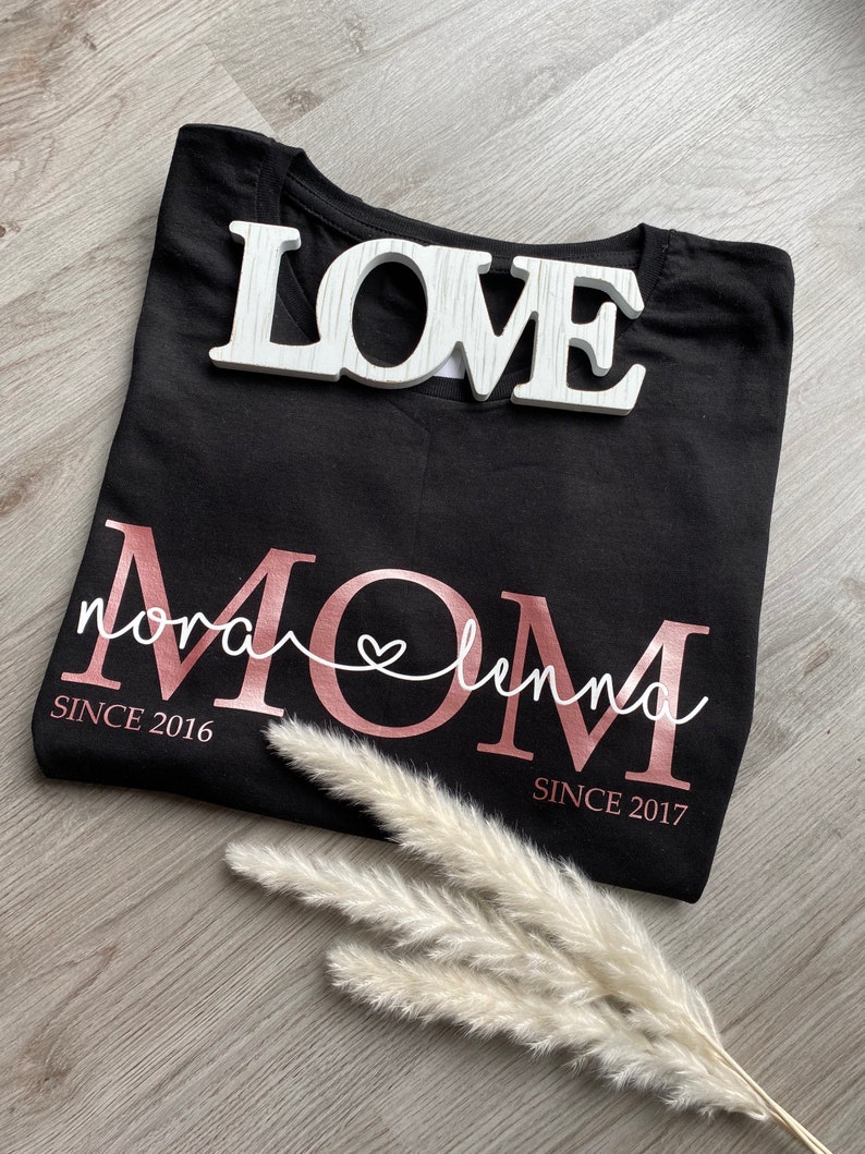 Mama T-Shirt Mom Shirt Kindernamen personalisiertes Muttertagsgeschenk personalisiertes Mom T-Shirt Mama Statementshirt MOM Shirt Bild 4