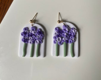 Pendientes colgantes de lavanda / Pendientes florales de arcilla / Pendientes florales de verano