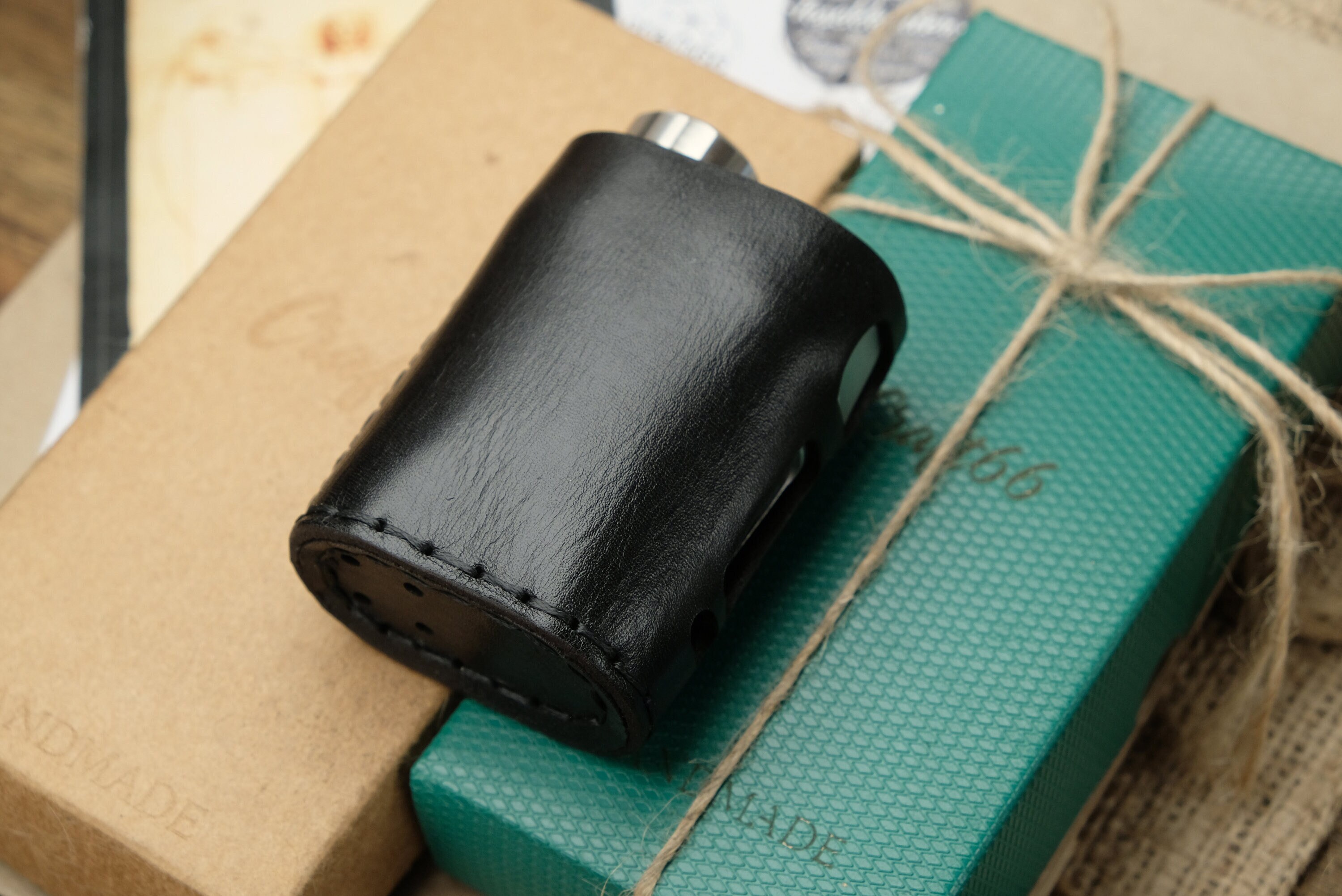 vape Pico レザースリーブ / Rad customs Rad CustomsさんにiStick Picoの超かっこいいカスタムレザー