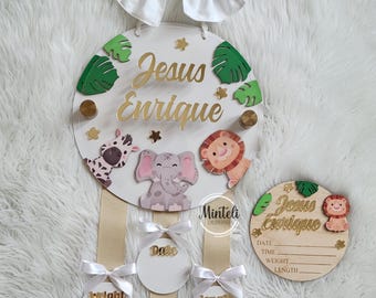 Safari Newborn Baby Birth Stats Board Hanger wood & acrylic, nursery modern decor, hospital door sign decor, Colgante hospital personalizado