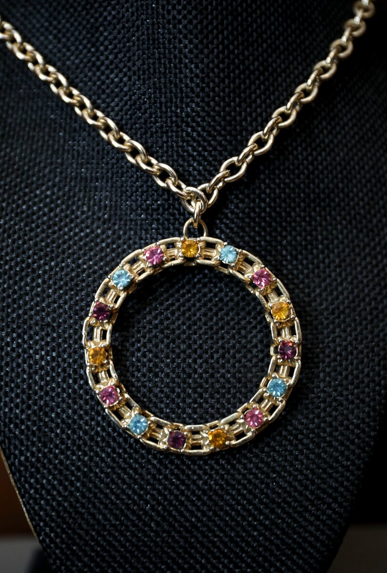 Vintage Sarah Coventry Gold-Toned /& Gemstone Pendant Necklace
