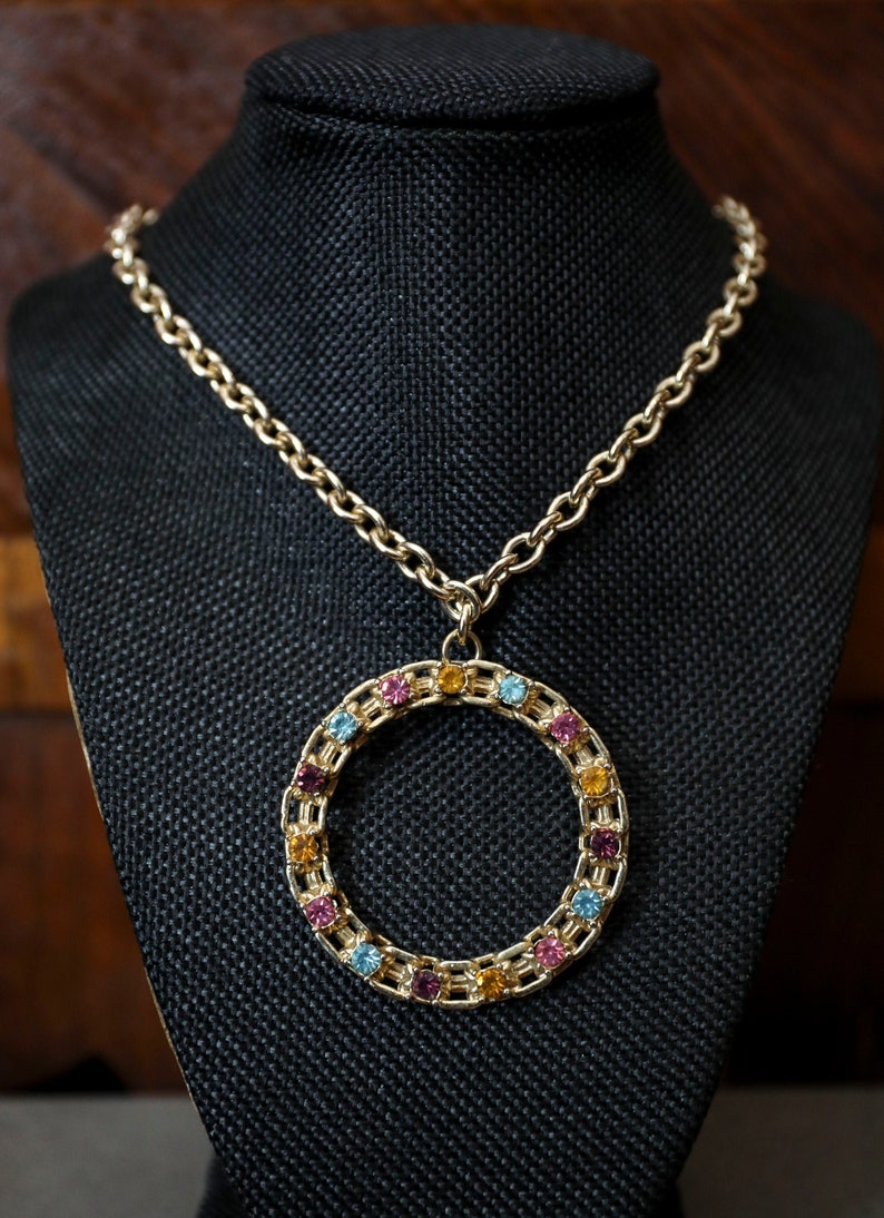 Vintage Sarah Coventry Gold-Toned /& Gemstone Pendant Necklace