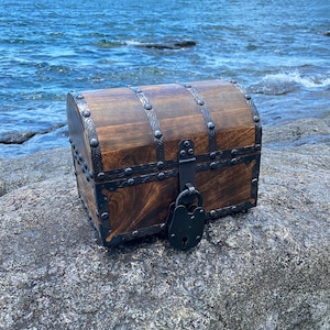 Wooden Treasure Chest with Decorative Rivets and Reinforcing Iron Strips, Iron Lock and Skeleton Keys, Kids Toy Chest, Treasure Storage Box