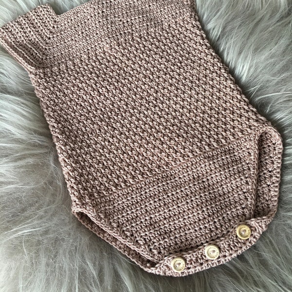 Combi-short fait main au crochet pour bébé Lovey, point alpin texturé