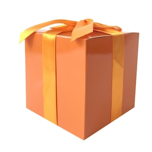 Moscow, Russia, 2021 - Hermes orange gift boxes on the shop display for  sale, luxury presents for holidays 11782101 Stock Photo at Vecteezy