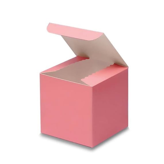 Petite boîte cadeau magnétique cubique en kraft avec ruban