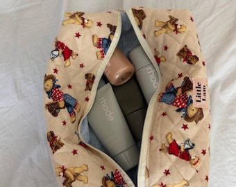 Neceser acolchado con forma de osito de peluche, neceser grande para cosméticos, opción de tela personalizada.