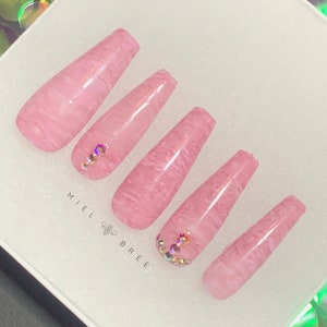 Multi Pink Bling Press On Nail Set / Ataúd