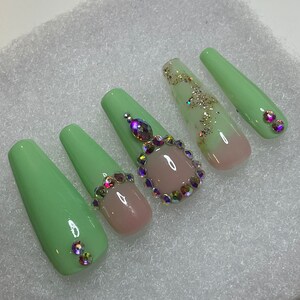 Minty Green Press on Nails | Coffin