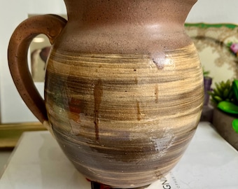 Jarra de cerámica de estudio hecha a mano firmada en 2004