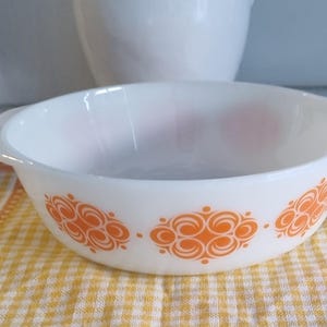 Vintage Pyrex bowl with orange geometric pattern