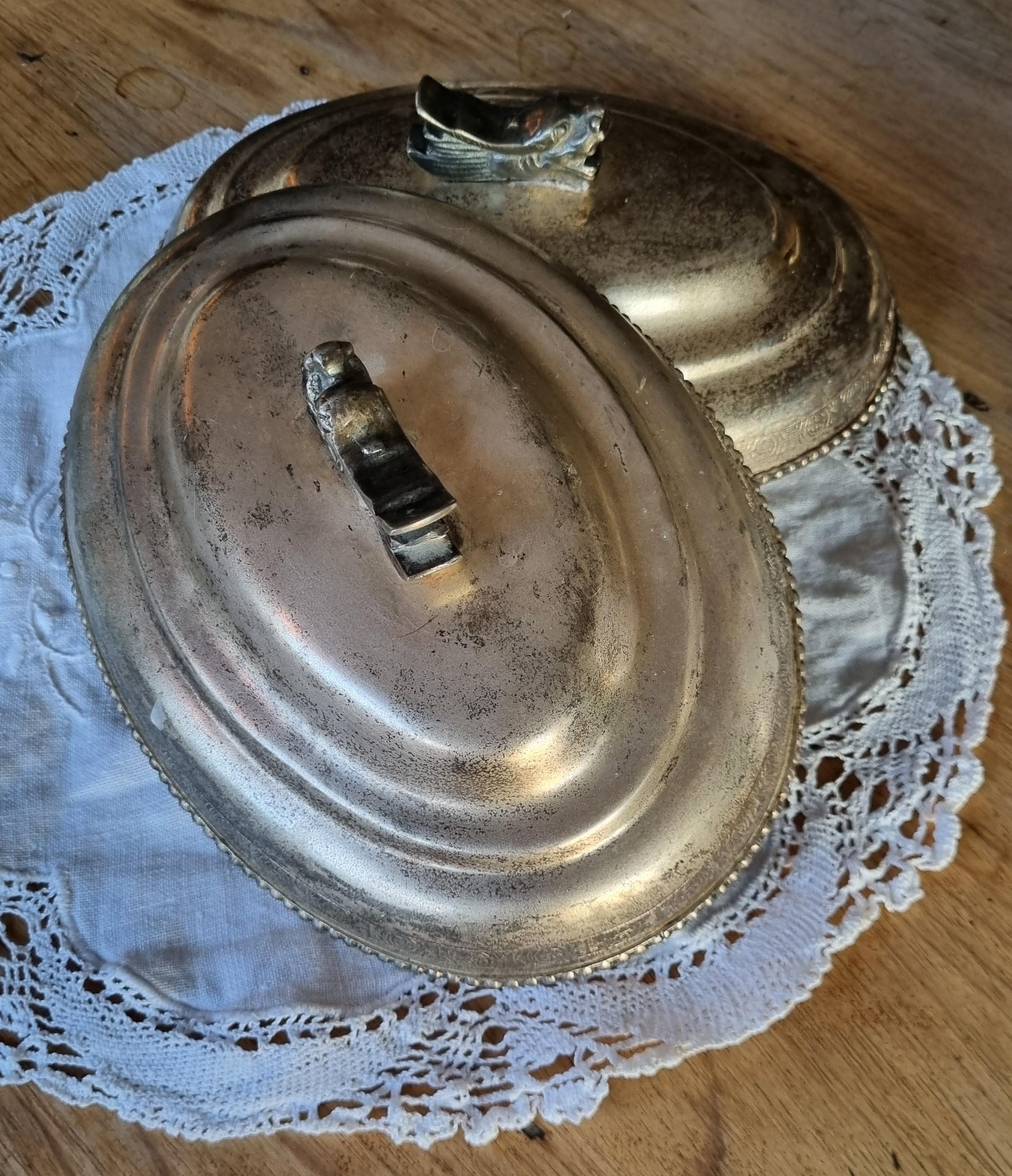 GALLIA PROD. CHRISTOFLE : Cloche en métal argenté, H. 14.5 cm