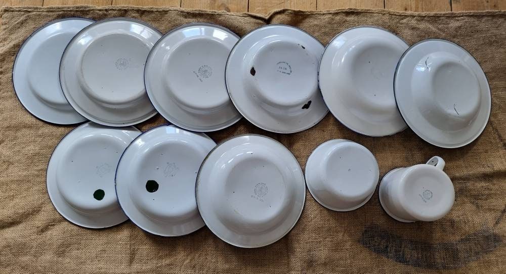 Vintage Enamel Plates, Set of 3, White Enameled Plate With Blue Rim, Metal  Plate, Country Farmhouse, Vintage Metalware, 