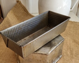 Set of two vintage cake tins