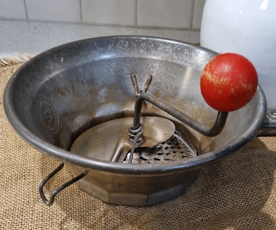moulin legume パセリチョッパー・フードミル　ヴィンテージ Vintage Creation Tin Moulin Legumes Mouli Persil Nut Chopper