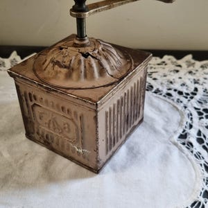 Vintage Tre spade Italian coffee grinder