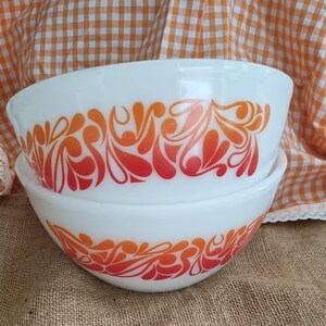 Set of Two Vintage Pyrex Mixing Bowls - Etsy