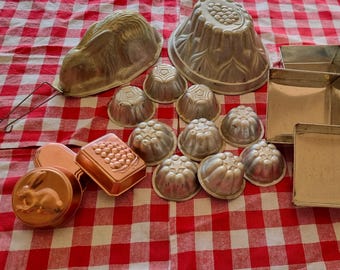 Vintage mould set with 17 pieces