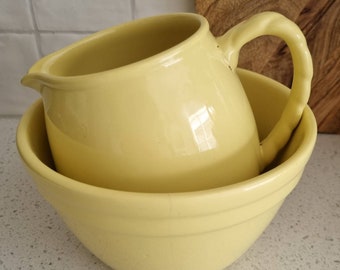 Vintage Fowlerware Australia yellow mixing bowl and jug set