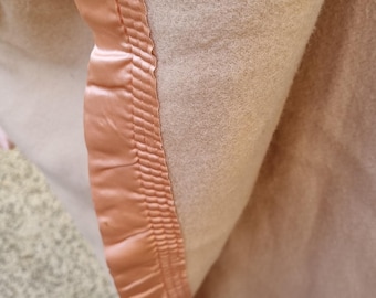 Vintage pure wool Onkaparinga pale peach QS blanket