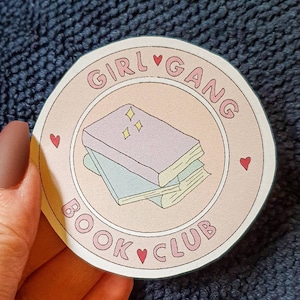 Girl Gang Book Club pastelroze cirkelsticker