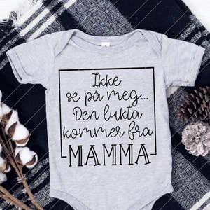 Ikke Se På Meg Den Lukta Kommer Fra Mamma, Norsk kuttefil, Norwegian cut file for silhouette, cricut, digital download