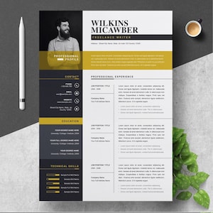 Könnte beinhalten: Schwarz-weißes Lebenslauf-Template mit einem professionellen Porträt eines Mannes mit Bart. Der Lebenslauf enthält Kontaktinformationen, Ausbildung, Berufserfahrung und technische Fähigkeiten. Der Text im Lebenslauf enthält den Namen Wilkins Micawber, Freelance Writer, und den Titel Berufserfahrung.