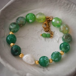 Bracelet with green fire agate, bracelet with green gemstones, pearl bracelet agate, natural pearl bracelet, bracelet green pearls agate