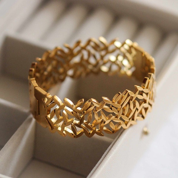 Vergulde roestvrijstalen armband, massief gouden armband, gouden opengewerkte patroonarmband, gouden statementarmband, vrouwencadeau