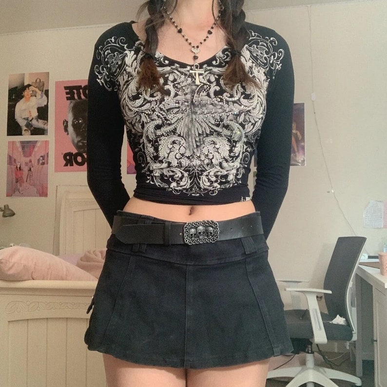 Y2K Black, Long Sleeve, Basic Crop Top & Sexy Graphic T-Shirt - Y2K Top - Korean Fashion - E Girl - Mall Goth - Lolita - Harajuku - Grunge 