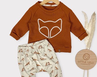 Conjunto de ropa hecho a mano - suéter con cordón con motivo de zorro y pantalones a juego