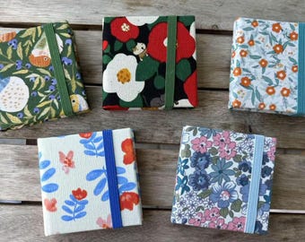 Handgemachtes Mini Aquarellbuch/Tragbares Skizzenbuch mit Stoffeinband - ein ideales Geschenk für Künstler/innen