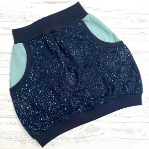 Handgemachter Ballonrock Mädchen Größe 98/104 | Mädchenrock Jersey mit Taschen | Sommerrock blau | Konfetti Rock