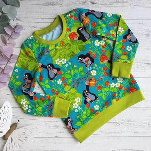 Maulwurf Pauli Shirt - Erdbeerfeld petrol, T-Shirt mit Maulwurf Pauli, Longsleeve mit Paulimotiv, Der kleine Maulwurf, Wunschgröße 74 - 134