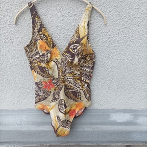 Traje de baño de una pieza Vintage Pinup Paisley naranja y verde con sujetador de bala