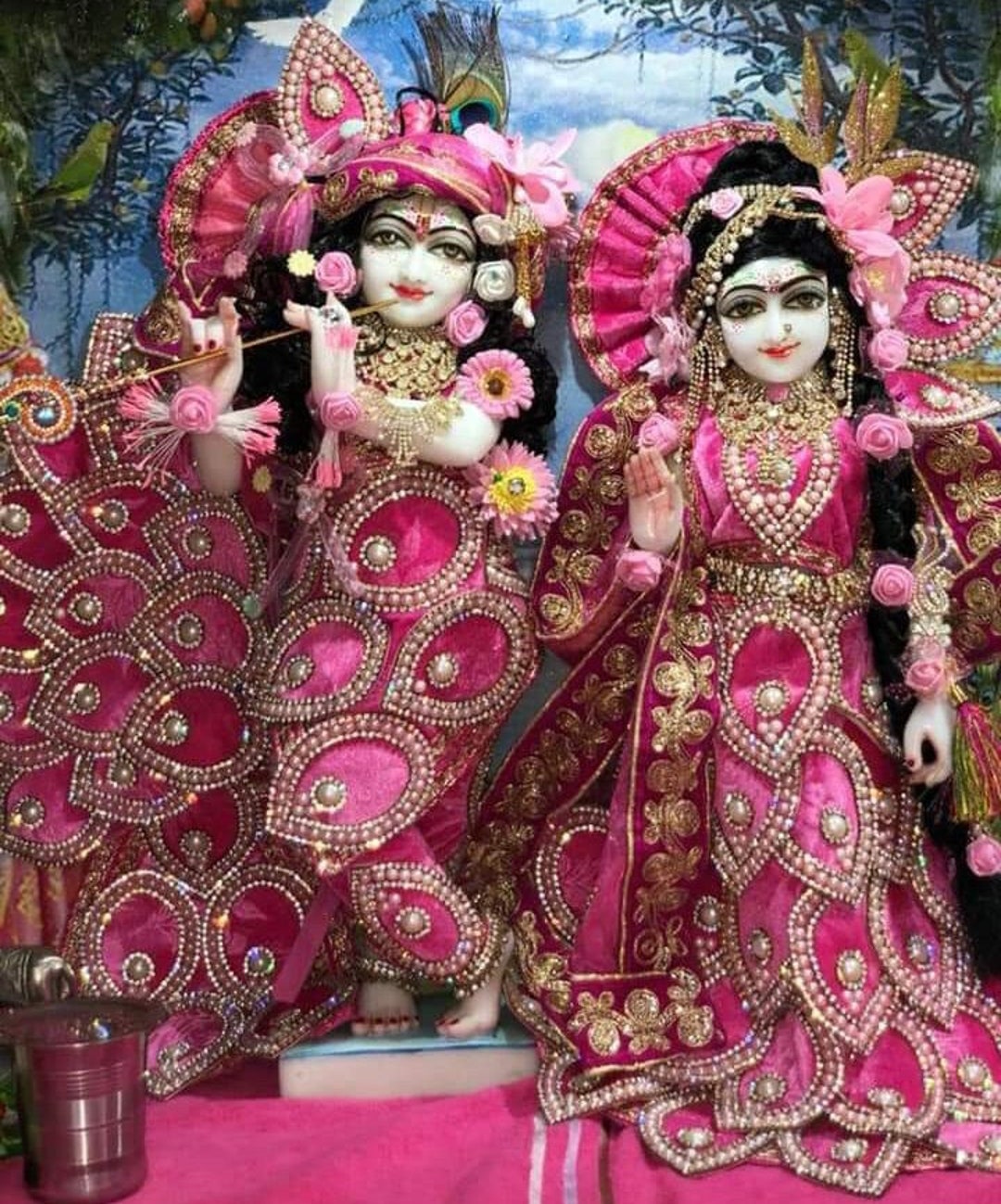 Radha krishna in pink dress hotsell