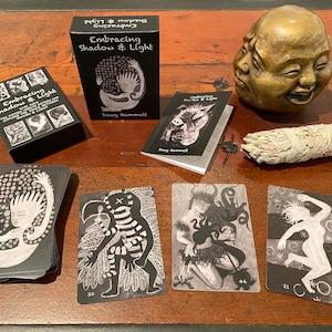 Embracing Shadow & Light Oracle Deck, Doug Hammett, orakelkaarten, tarot, schaduwwerk, waarzeggerij, psychologie, spiritualiteit