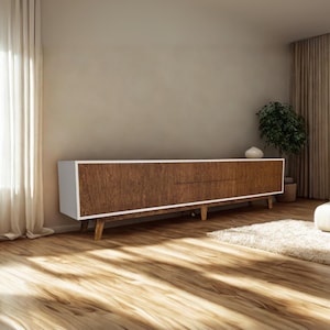 Console de mídia feito à mão – Gabinete de vinil de meados do século com frente esculpida – Suporte de TV personalizado em compensado de bétula 160–240 cm