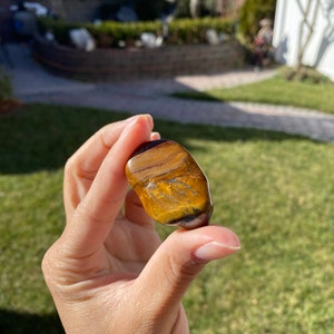 XL Tiger&#39;s Eye Tumbled Stones
