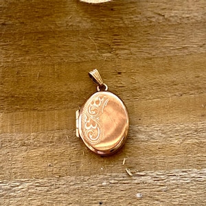 Vintage 9ct Locket Pendant.