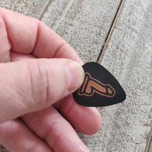 Dick Pic non sollicité / Médiator pour guitare avec une bite dessus. Cadeau bâillon Couleurs personnalisées disponibles image 1