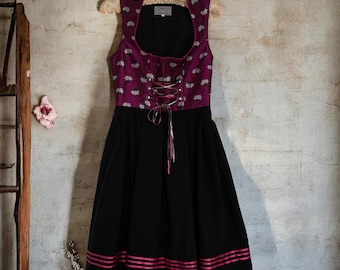 Vintage Traditional dirndl dress Girl trachten dress Oktoberfest costume S