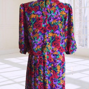 Vestido largo floral vintage: estilo cottagecore con mangas abullonadas de los años 80