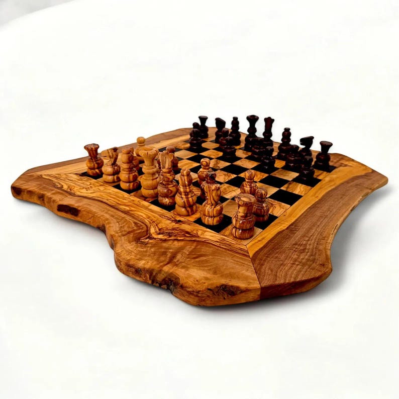 Olijfhouten schaakbord, schaakliefhebbers, schaakspel met schaakstukken, handgemaakt cadeau, cadeau voor hem, gepersonaliseerd schaakbord. afbeelding 6